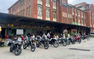 Motorrad und Connect-Party