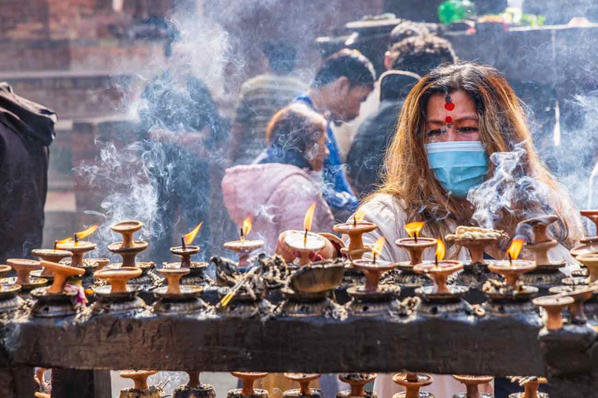 Gebetkerzen-in-Nepal-1200×800