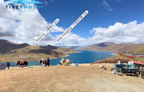 Blick auf die Berggipfel in Tibet