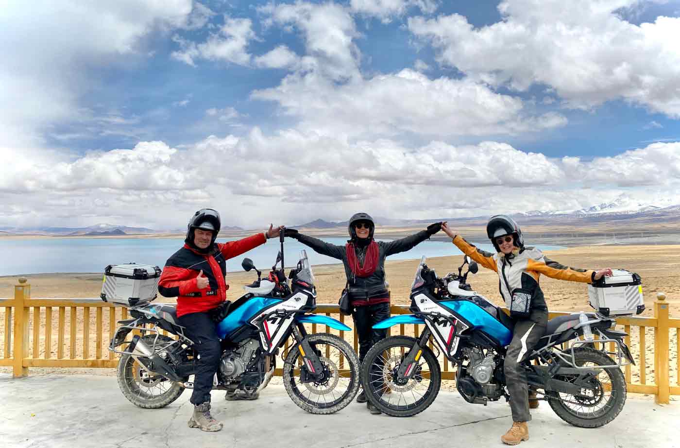 Lächelnde Gesichter auf dem Tibet-Plateau