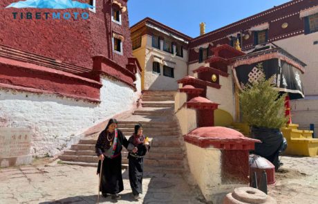 Zwei einheimische Frauen in Tibet